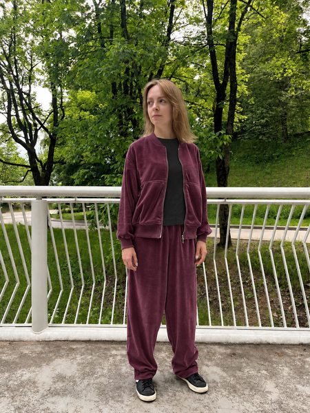 Women's Relaxed Velour Pants – Burgundy (No Cuffs)