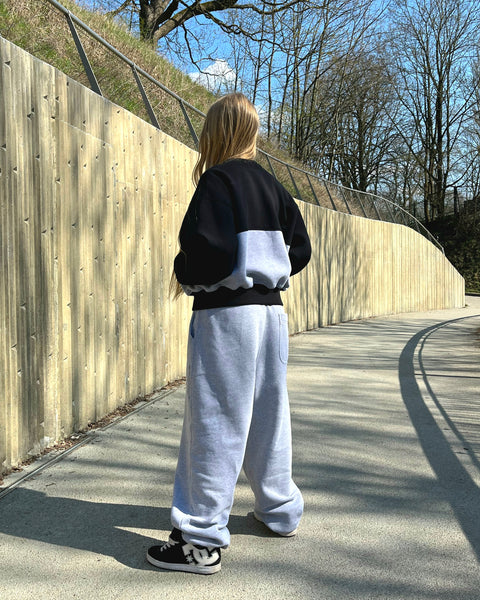 LIGHT GRAY SWEATPANTS