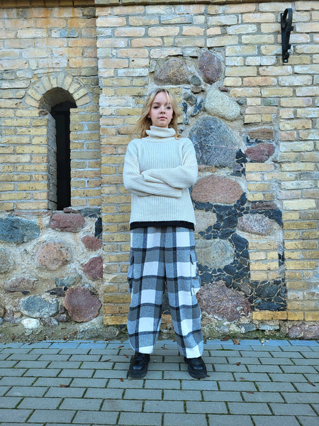 Tartan black and white pants with a plaid pattern
