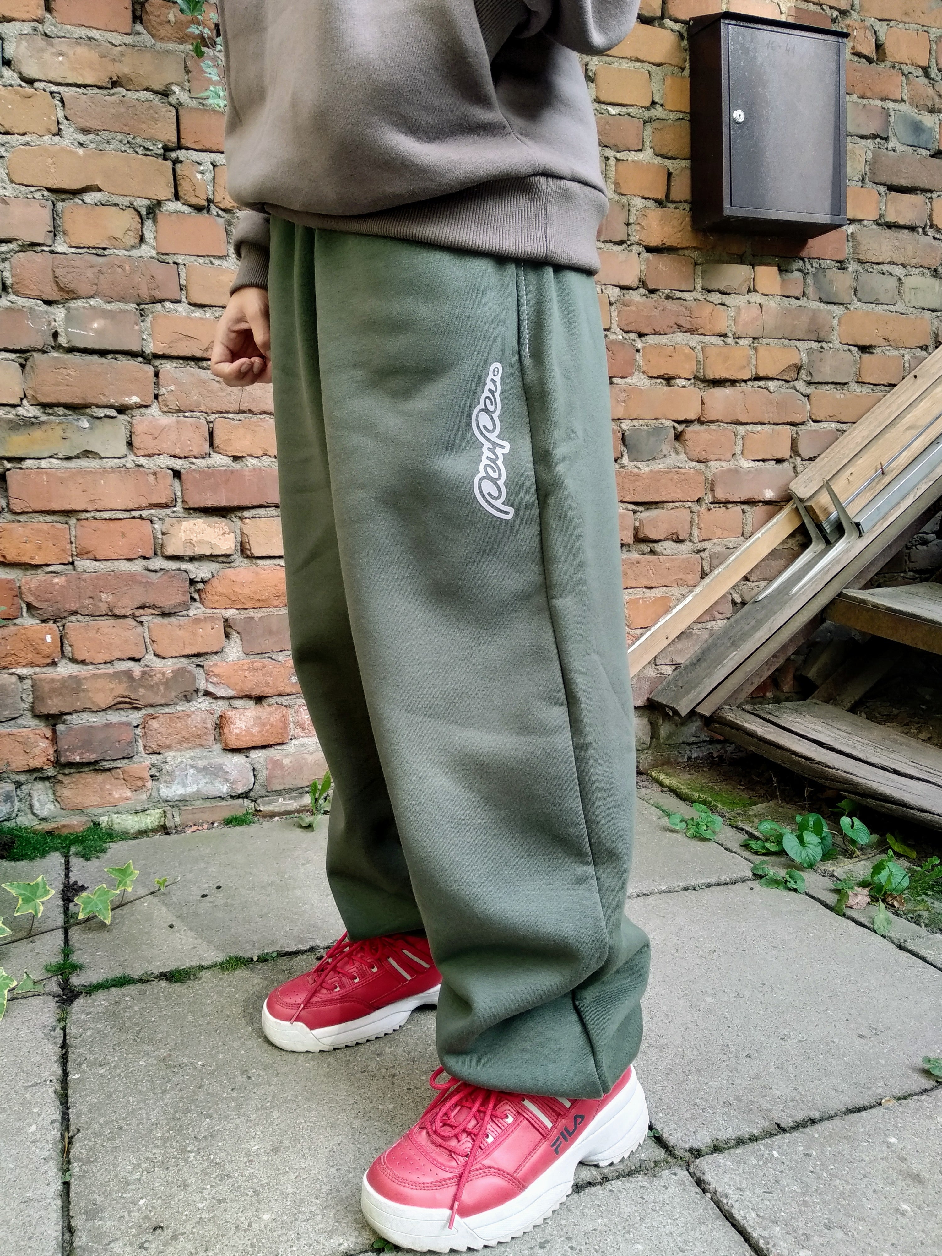 DARK KHAKI SWEATPANTS – PeuPeu